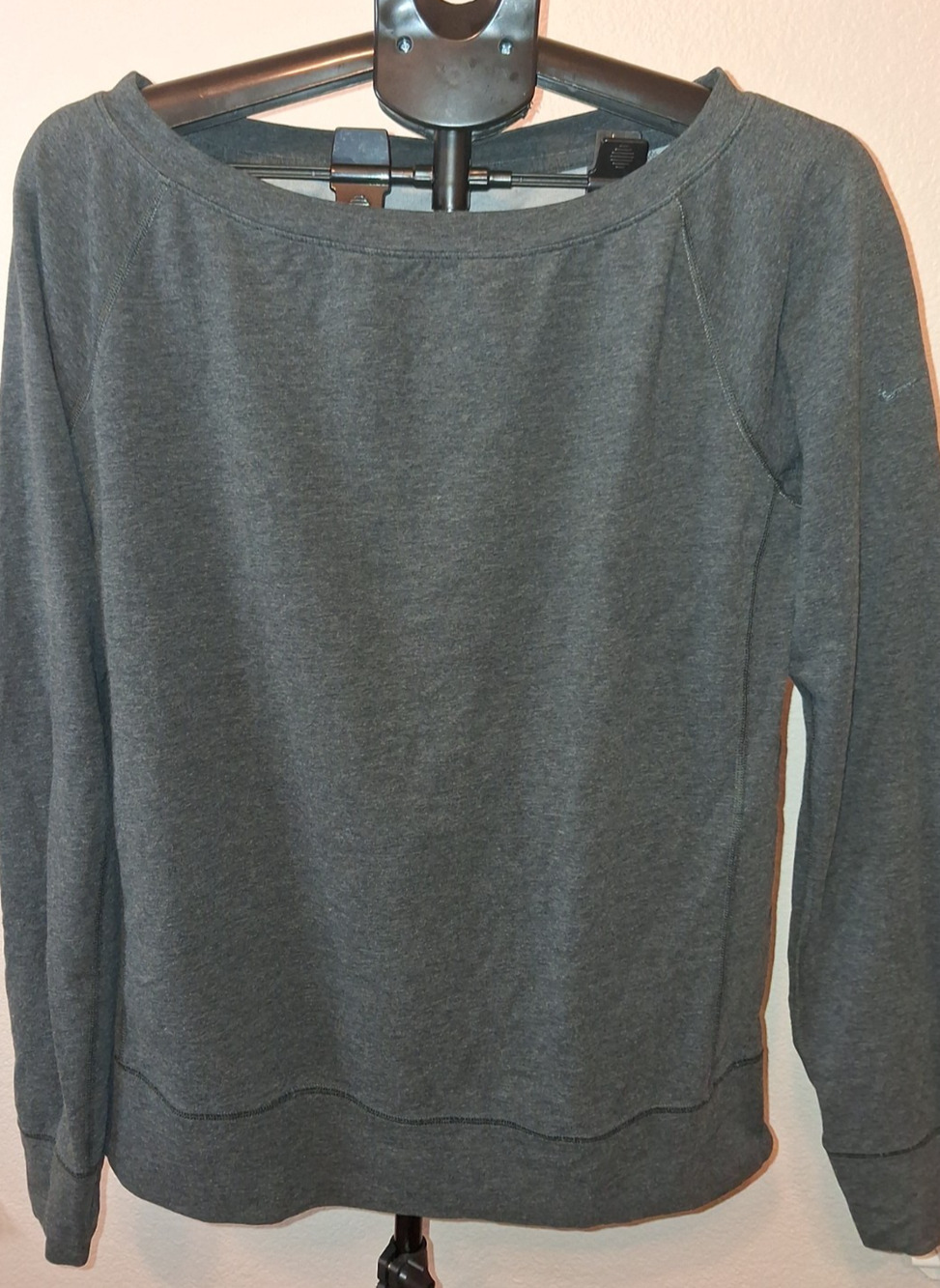 Nike DRI-FIT Men's Long Sleeve Shirt - Black, M Pre owned. Excellent conditions.
